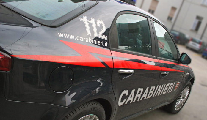 auto carabinieri ricatti folle