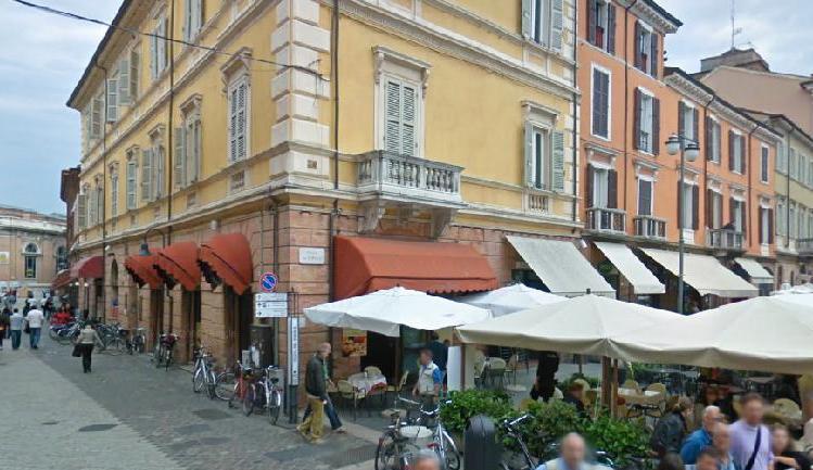 bar in piazza