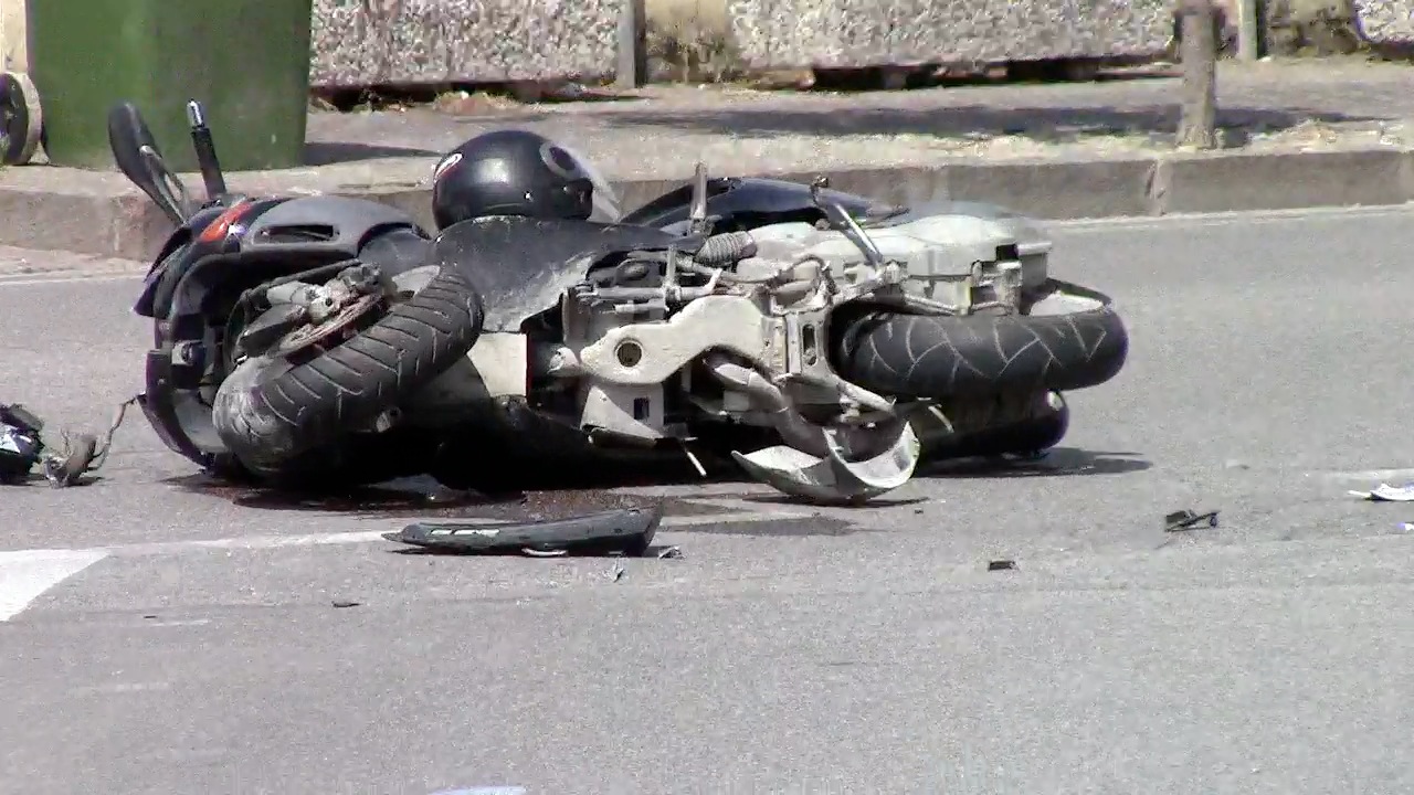 saviano incidente moto pirata della strada