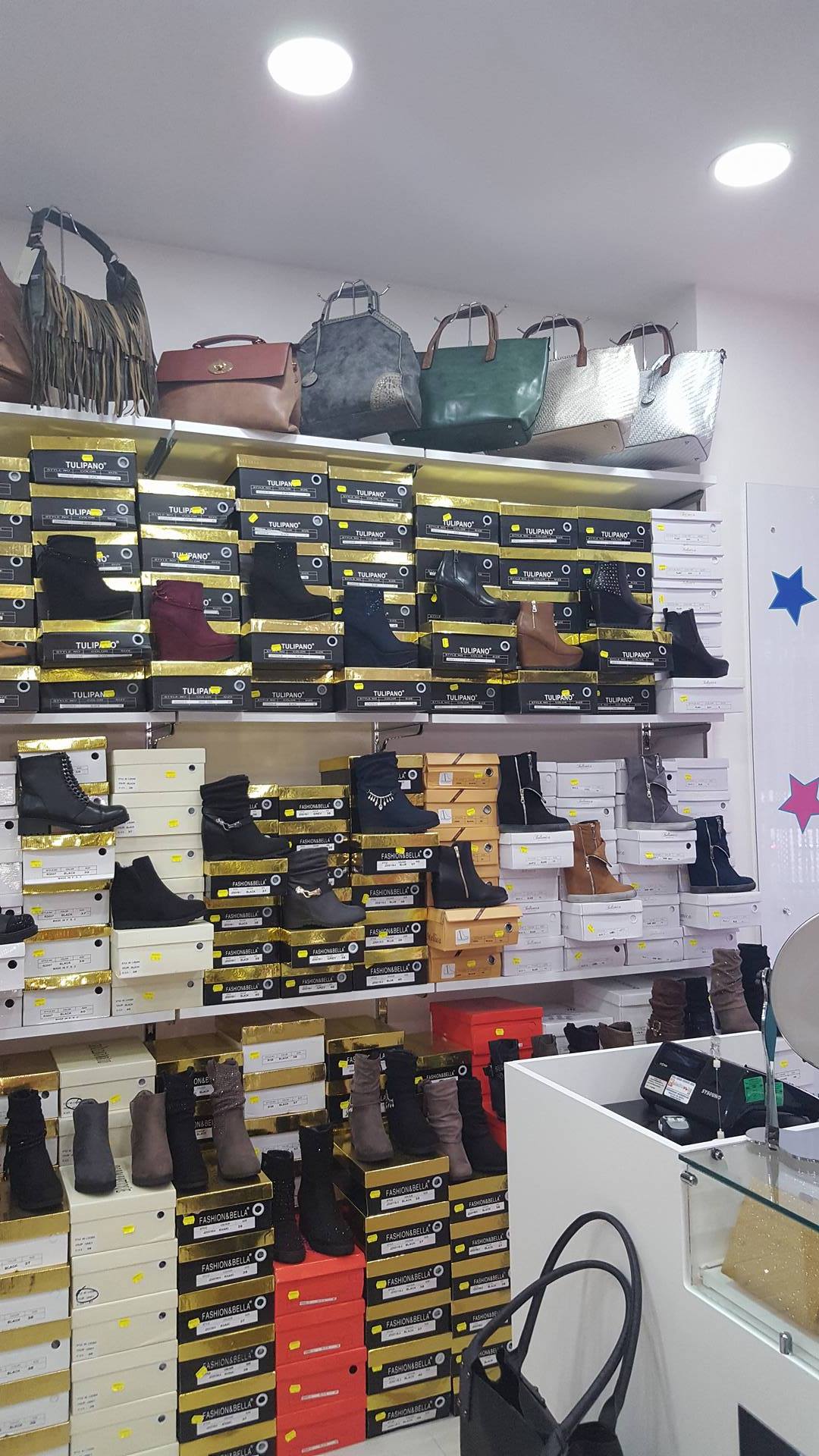 Scarpe e accessori in 150 metri quadri di megastore apre Sbarazzina