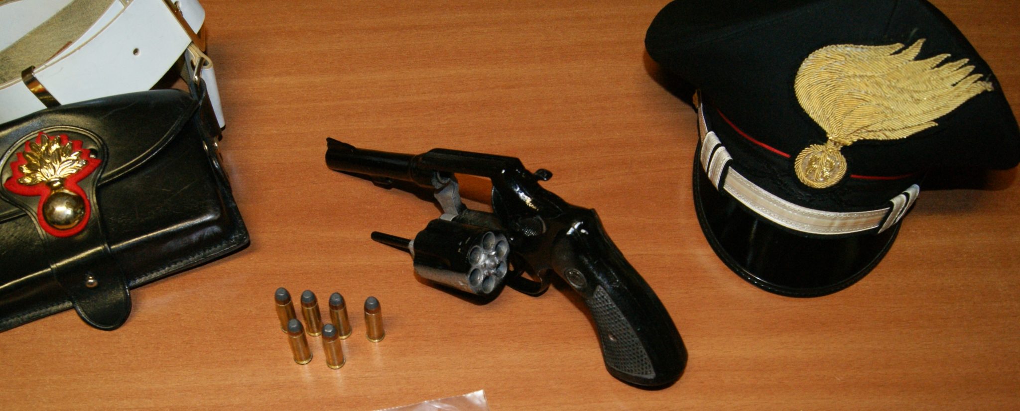 pistola-sequestata-carabinieri militari