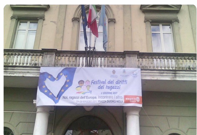 Festival dei Diritti dei Ragazz-striscione_Comune