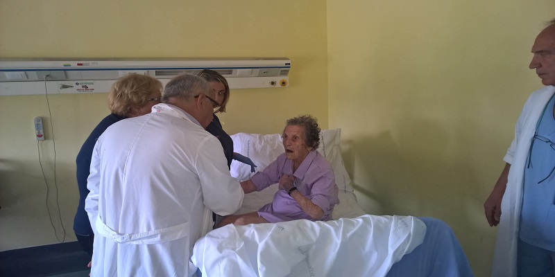 ospedale boscotrecase-paziente centenaria-medici