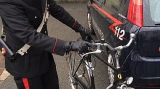 carabinieri - controllo - spacciatore in bici - arresto