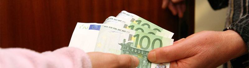 truffa anziani soldi euro
